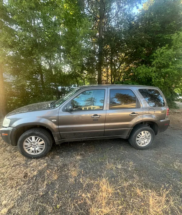 2006 Mercury Mariner repossessed vehicle for sale
